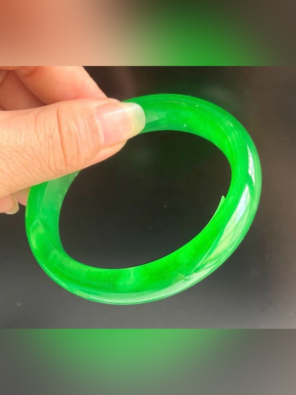 Vibrant Green Jade Bangle Bracelet